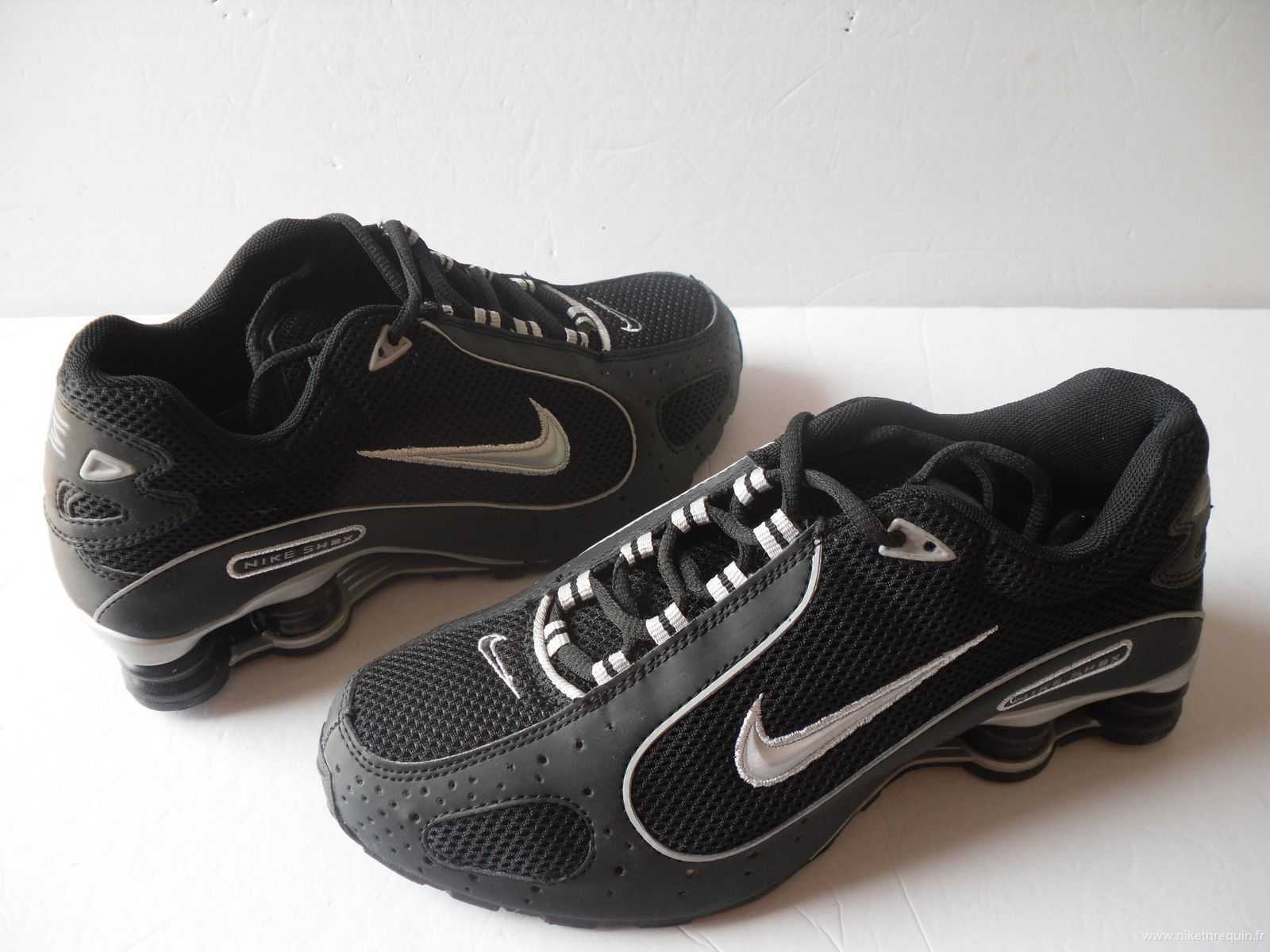 argentee et noire Nike Shox R4 Demon (2).JPG